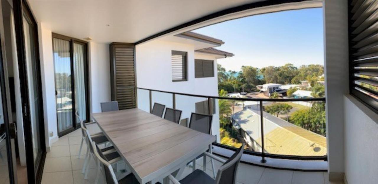 阿莱格拉赫维湾美爵公寓式酒店 外观 照片 A balcony
