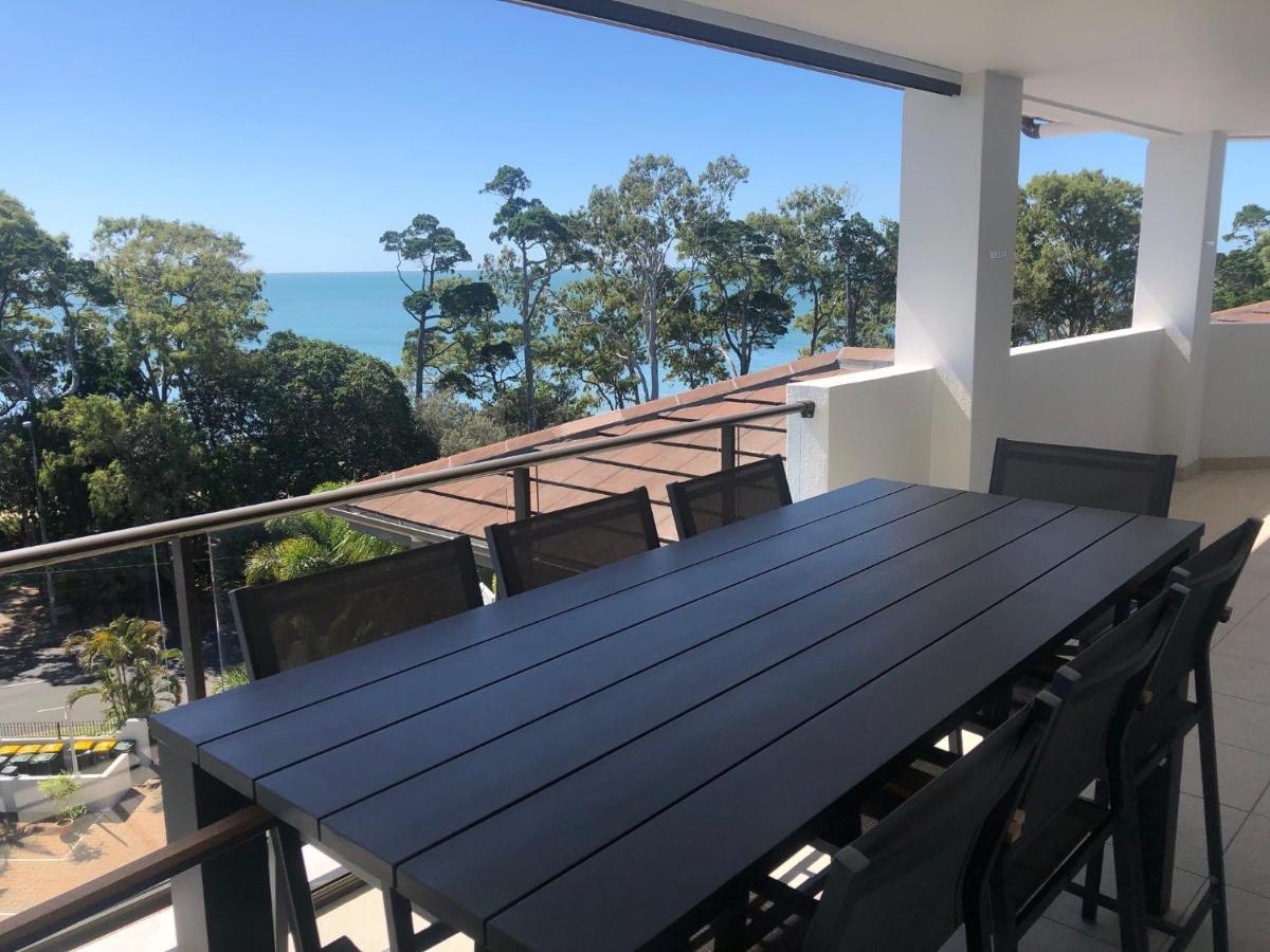 阿莱格拉赫维湾美爵公寓式酒店 外观 照片 A balcony in a residential apartment