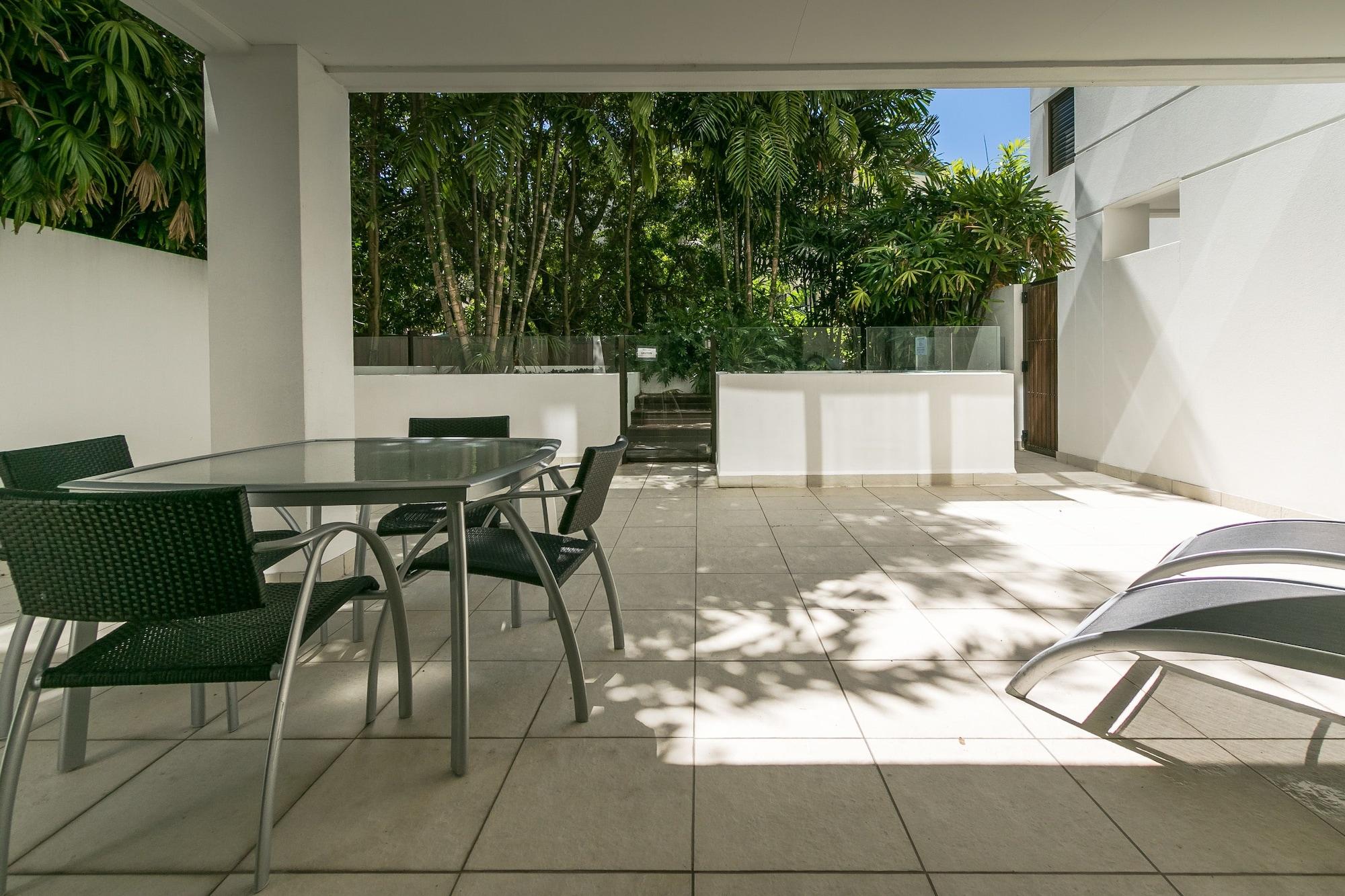 阿莱格拉赫维湾美爵公寓式酒店 外观 照片 The courtyard of a typical apartment at the complex