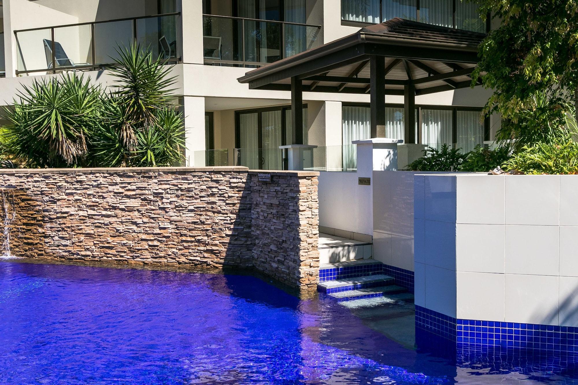 阿莱格拉赫维湾美爵公寓式酒店 外观 照片 A pool at the W Hotel, Brisbane