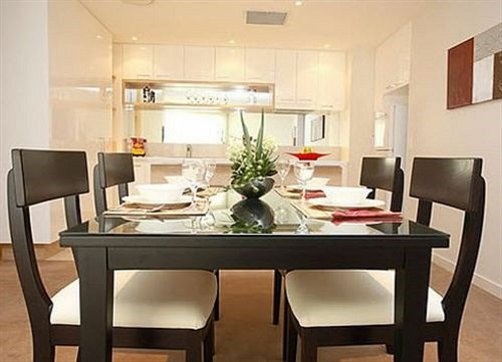 阿莱格拉赫维湾美爵公寓式酒店 外观 照片 A dining room